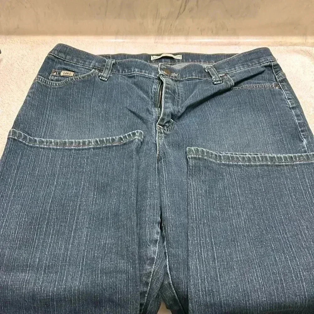 Lee Dark Wash Relaxed Straight Leg Women Jeans Size 14P - Picture 5 of 8